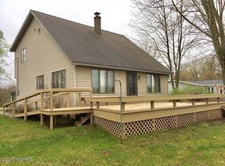 8892 E Lake Dr, Hesperia, MI