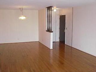 3rd image of 720 Wellington Ave Unit 414