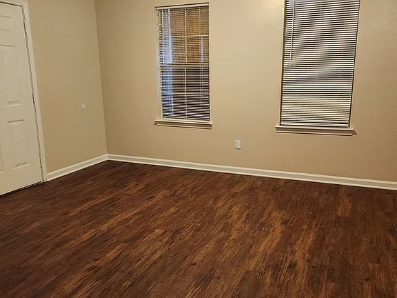 4th image of 2115 Virginia St