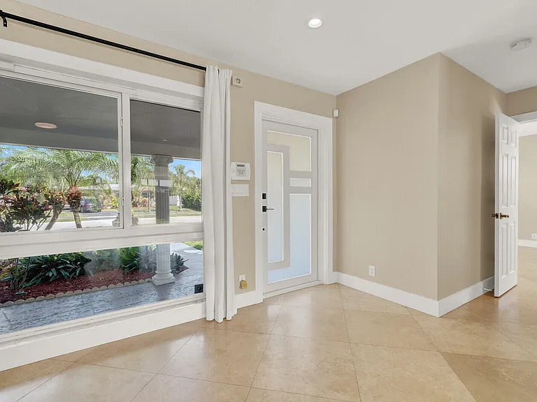 2152 NE 61st Ct — Photo 8