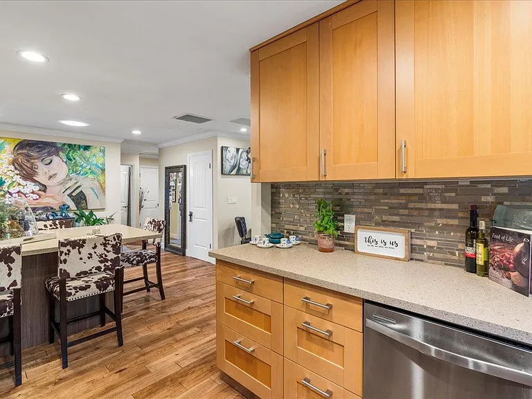 1055 W McKinley Ave — Photo 5
