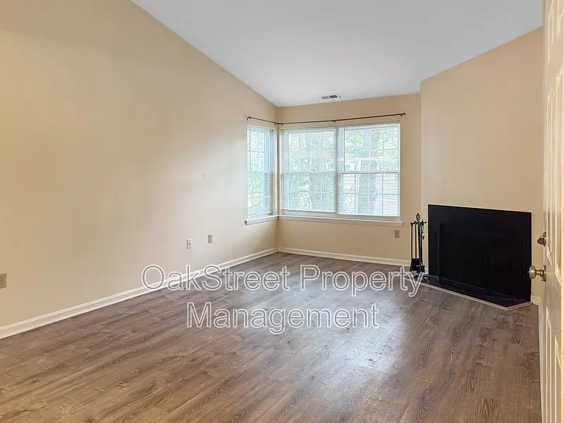 1 bed, 1.0 bath, $1,575 — Photo 2