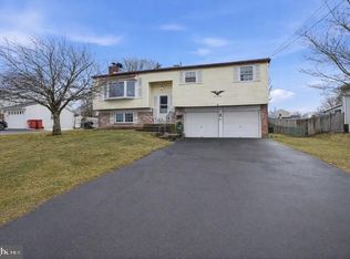 1201 Log College Dr, Warminster, PA 18974