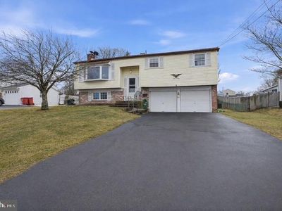 1201 Log College Dr, Warminster, PA, 18974