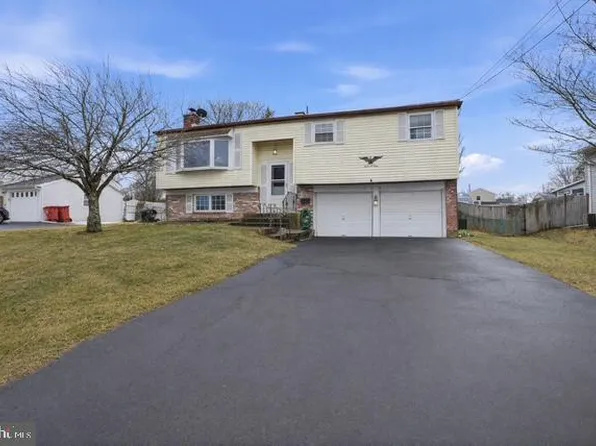 1201 Log College Dr, Warminster, PA 18974