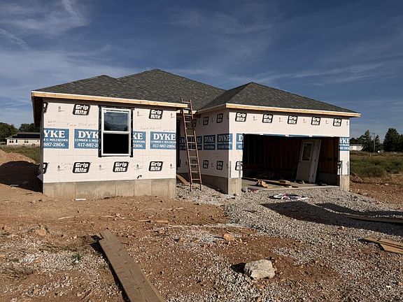 3rd image of 438 Pebblestone Street