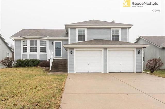 Bright 3 bed/3 bath tri-level home with space for the whole family