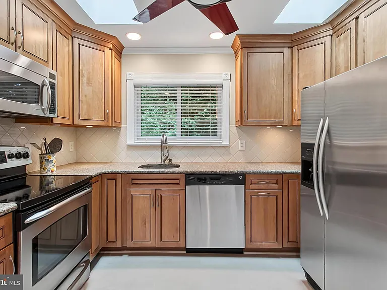 7614 Woodridge Cir — Photo 13