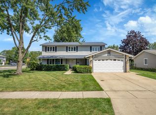 1203 Dover Ln, Elk Grove Village, IL 60007