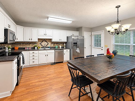 3rd image of 88 Willow Dr