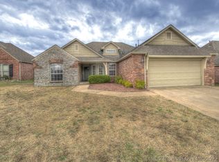 130 W 135th Pl, Skiatook, OK 74070