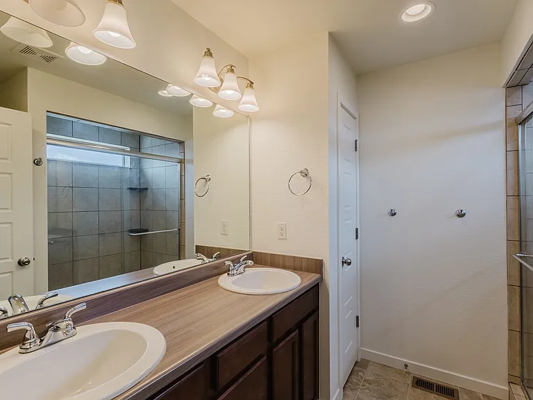 2656 Champagne Ave — Photo 18