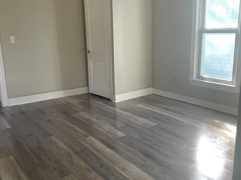 219 Hiawatha Ave — Photo 4