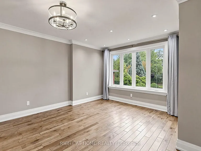 67 Bonnyview Dr — Photo 6