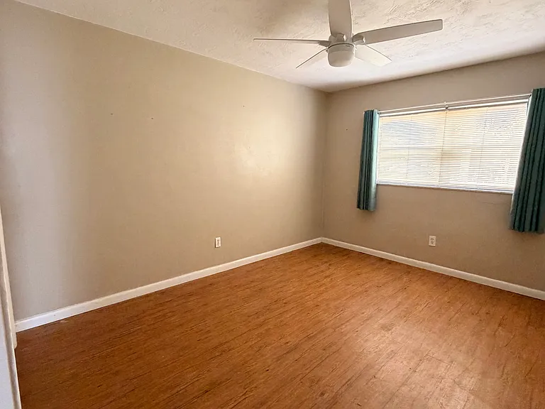 2140 Palm Ave — Photo 6