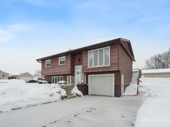 3824 Monterey Dr, Waterloo, IA 50701