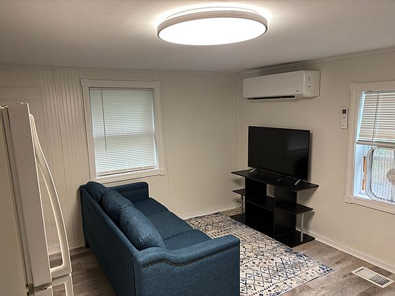 4th image of 249 Palm St #2