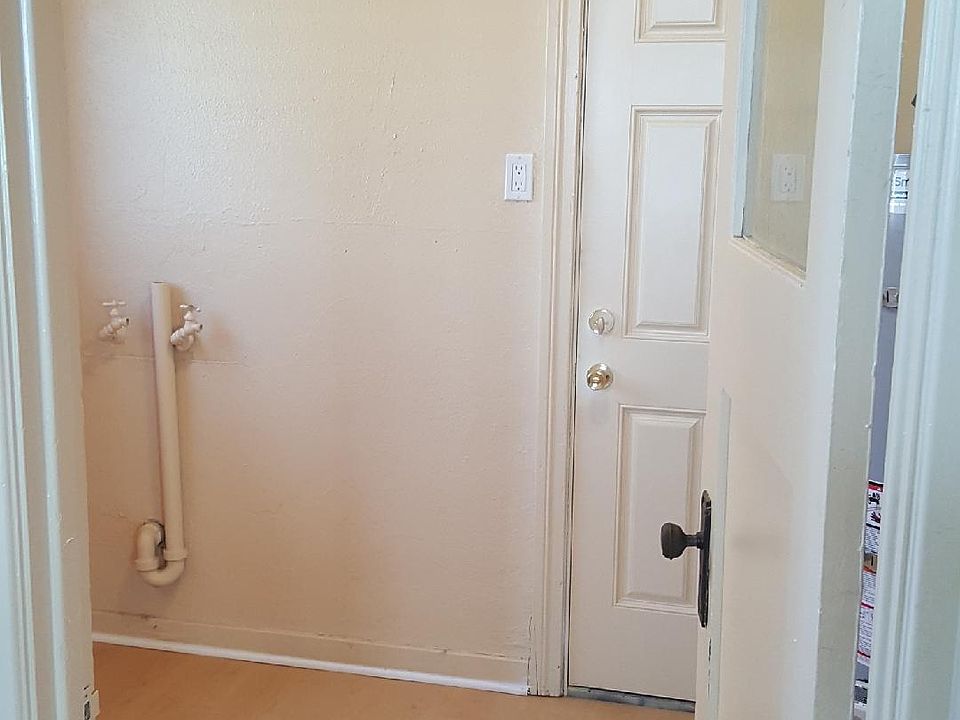 Kitchen & utility room.