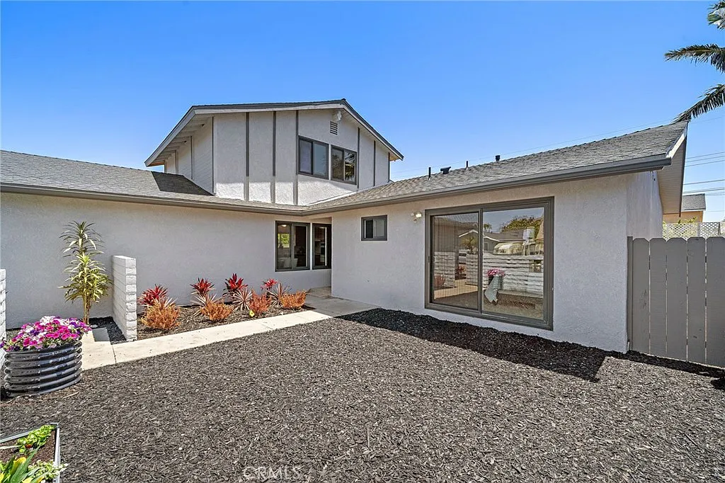 4 bed, 2.5 bath, 1875 sqft, $4,999 — Photo 4
