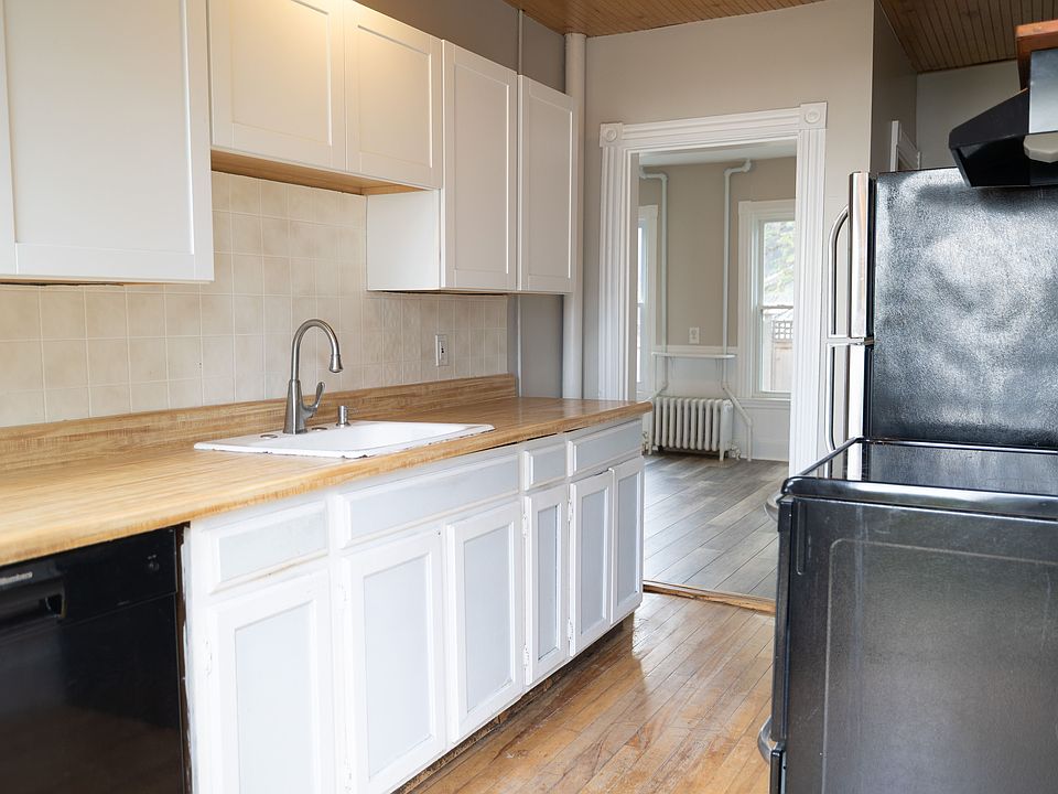 Kitchen, facing dining room
