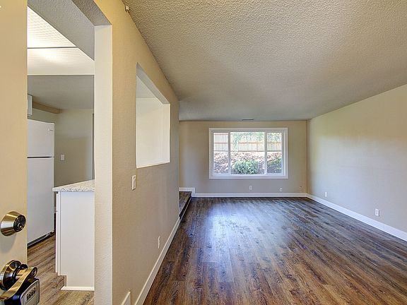 4th image of 10517 NW 28th Ct