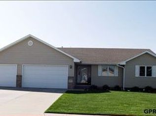 16521 Cottonwood St, Omaha, NE 68136