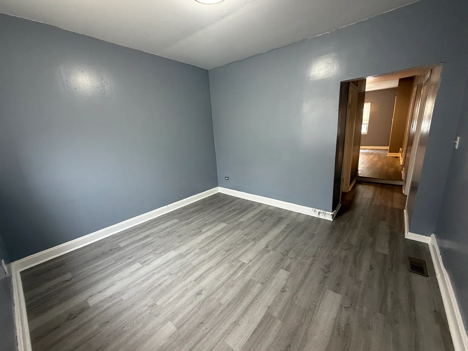 3 bed, 1200 sqft, $2,200 — Photo 2