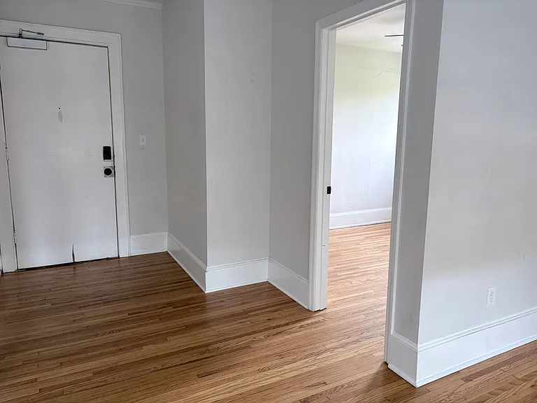 8th Street Apartments — Photo 26