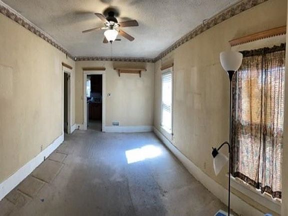 3rd image of 422 N Millwood St