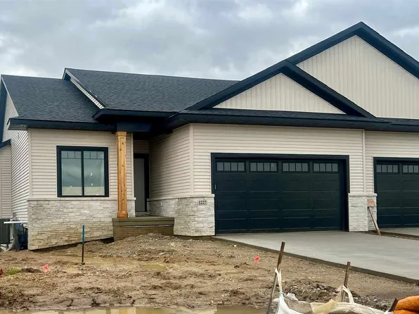 1227 Berkshire Ln, North Liberty, IA 52317