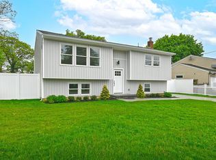 688 Elmwood Rd, West Babylon, NY 11704