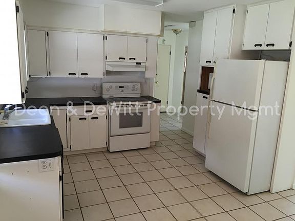 3rd image of 830 43rd Ave N