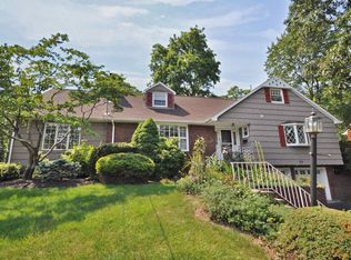 85 Knollton Rd, Allendale, NJ 07401