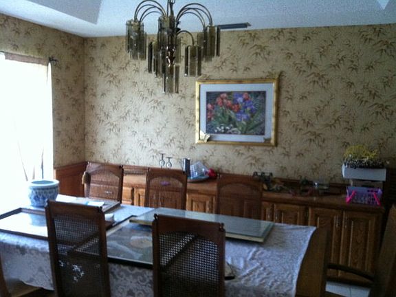 3rd image of 130 W Tulip Ave