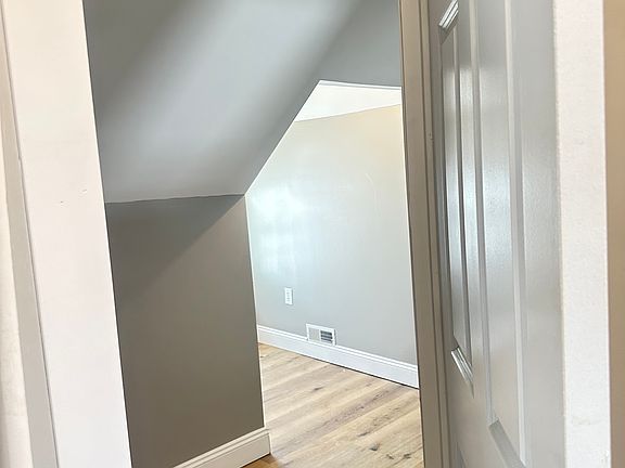 4th image of 1409 Holly Ave