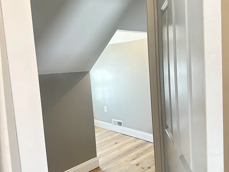 1409 Holly Ave — Photo 4