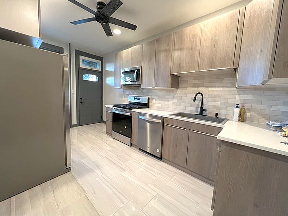 3rd image of 1101 W Granville Ave #2S