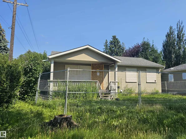9115 76th St NW, Edmonton, AB T6C 2K4