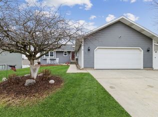 207 Jake Ln, Hampshire, IL