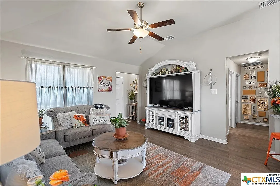 3 bed, 1265 sqft, $1,595 — Photo 2