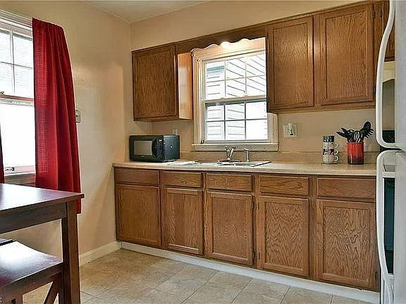 3 bed, 1350 sqft, $1,300 — Photo 2