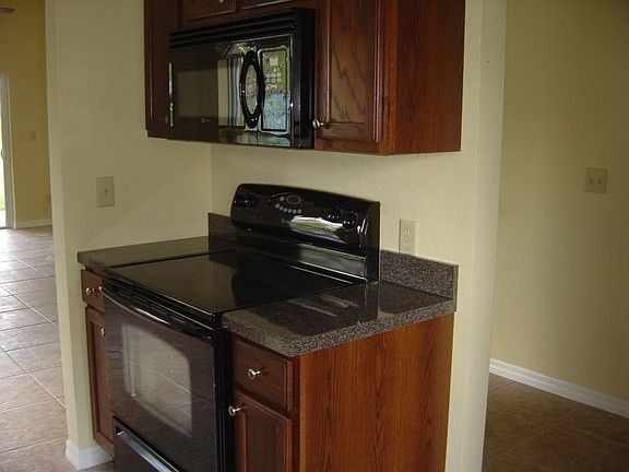 5th image of 2534 Burns St
