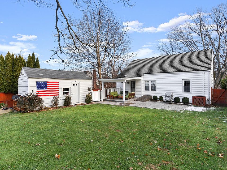 96 Louvain St Fairfield CT-large-050-051-035e-1500x1000-72dpi.jpg