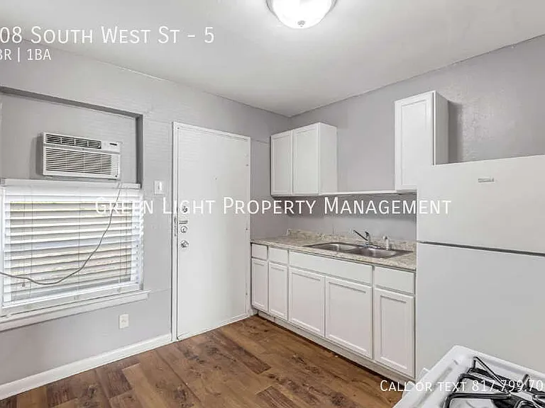 308 S West St #5 — Photo 8