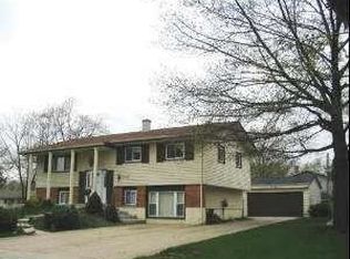 1710 Fremont Rd, Hoffman Estates, IL 60169