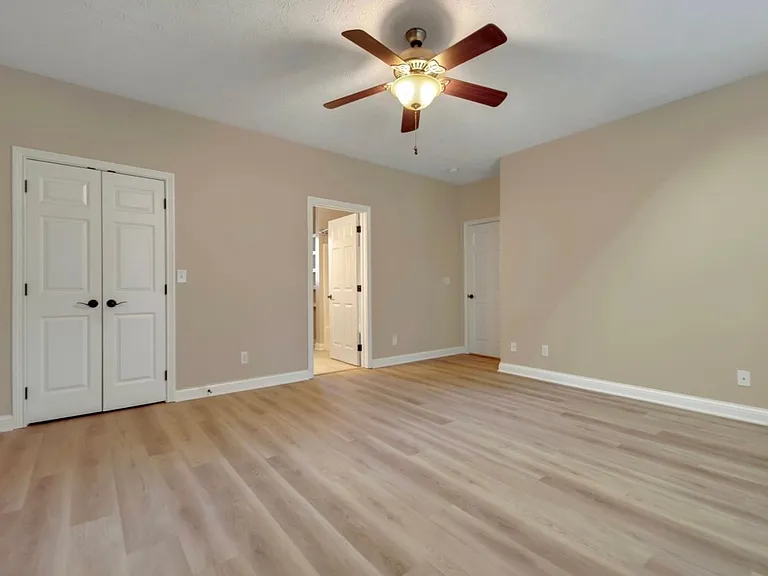 807 E Main St — Photo 28