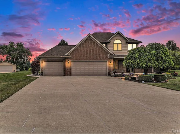 35590 Pine Crest Ct, New Boston, MI 48164