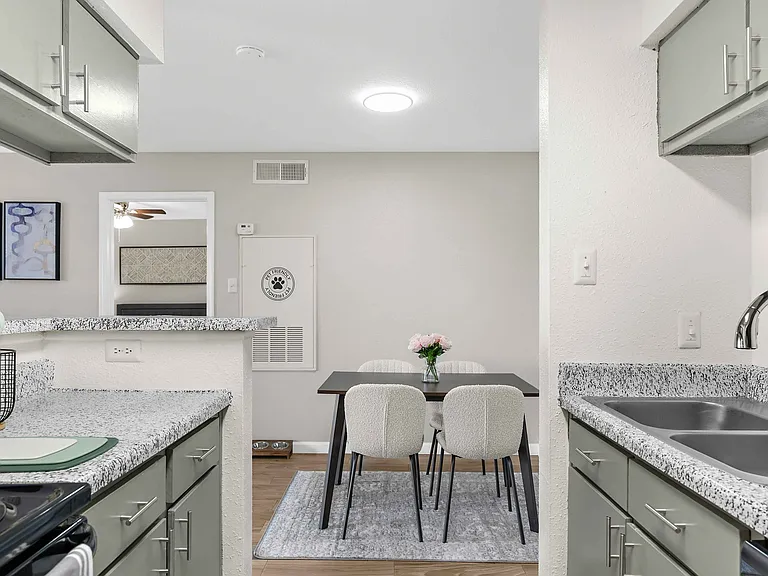 Sonoma Apartments — Photo 20