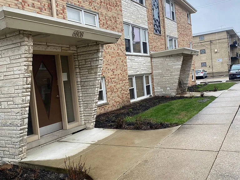 6810 N Northwest Hwy #GS — Photo 1