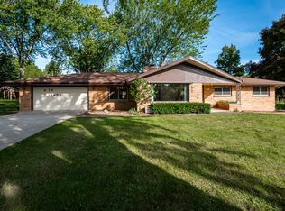 N76W14884 Clare Dr, Menomonee Falls, WI 53051